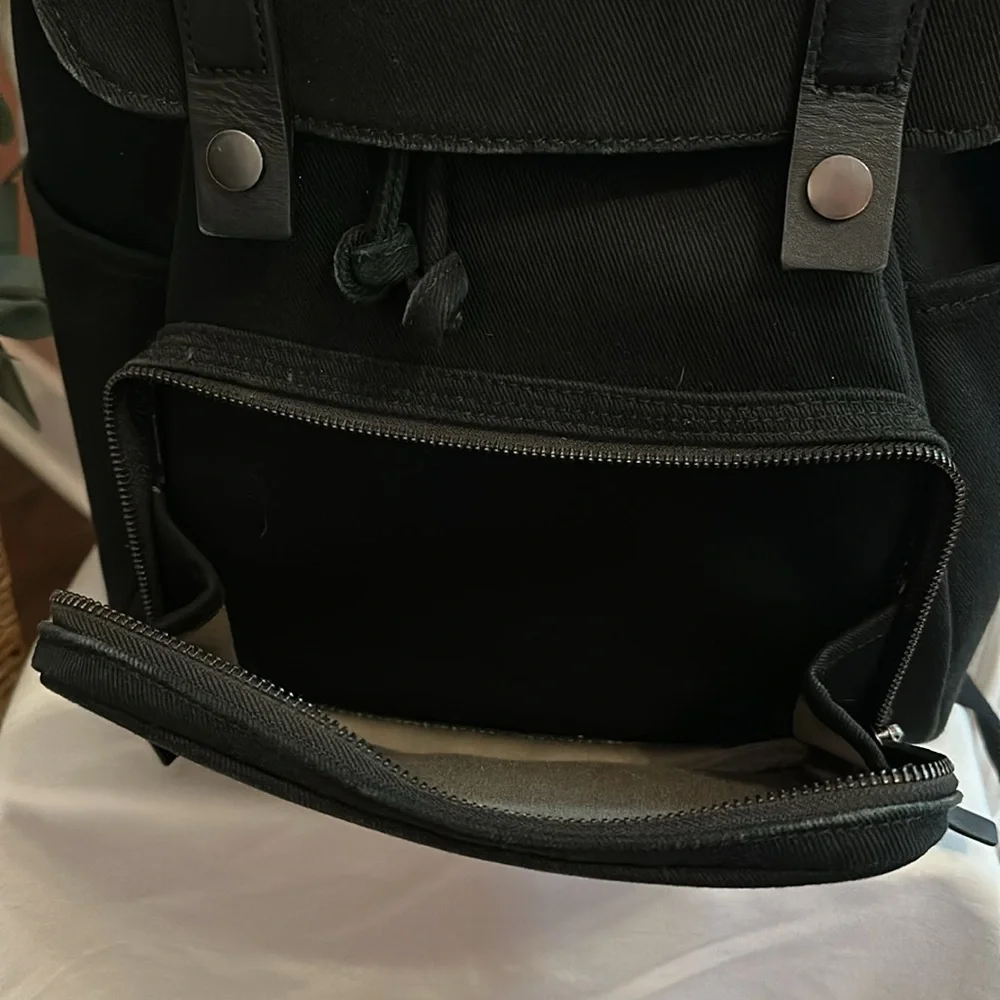 Everlane Modern Snap black cinch closure padded interior cotton blend backpack